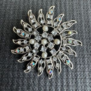 Monet brooch